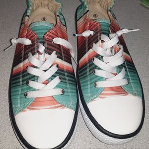 SUPER CUTE NWOT CANVAS SHOES
